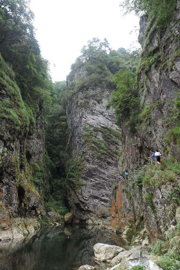 岩鹰洞大峡谷