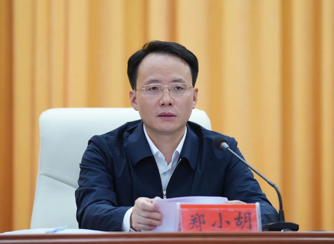 郑小胡在全市巩固拓展脱贫攻坚成果暨全面推进乡村振兴工作会上强调