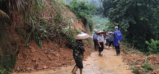 黔城镇:干群同心 共抗洪灾 - 洪江市人民政府