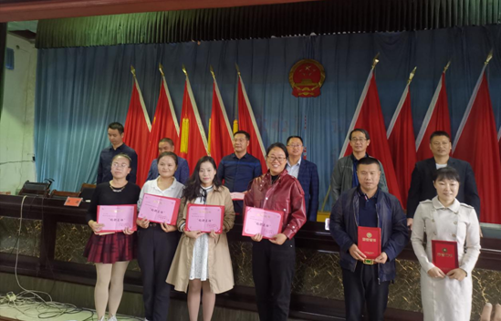 安江镇召开稻都名师表彰大会